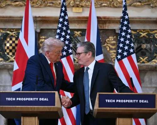 Donald Trump Directs Criticism on Putin and Commends UK in Press Conference with Starmer